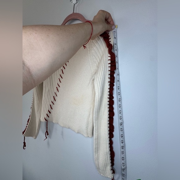 Zara Cream and Red Crew Neck Sweater with Ribbed Texture - Picture 11 of 17